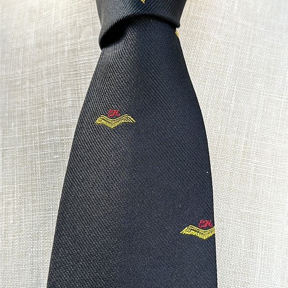 Brooks Brothers Black with Red and Gold All Silk Tie - Picture 3 of 6
